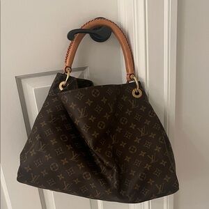 LOUIS VUITTON Monogram Canvas Artsy MM